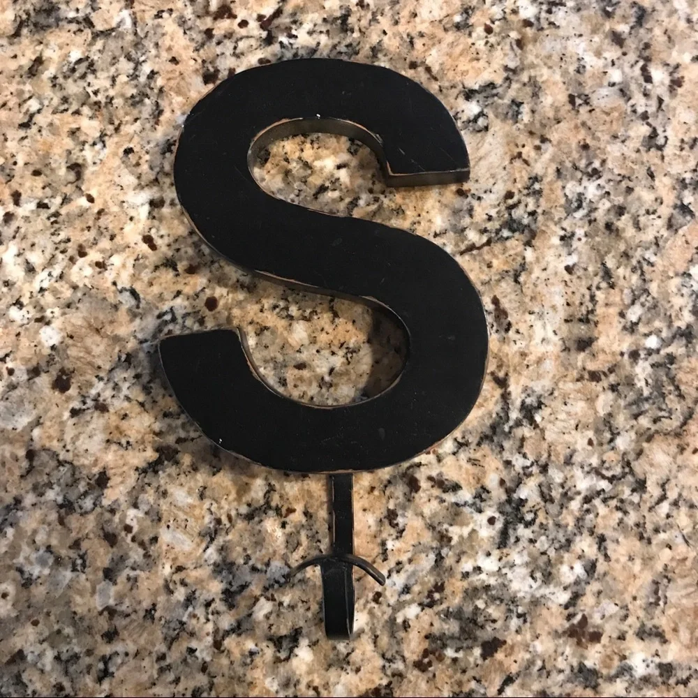 🍀Distressed “S” Hook